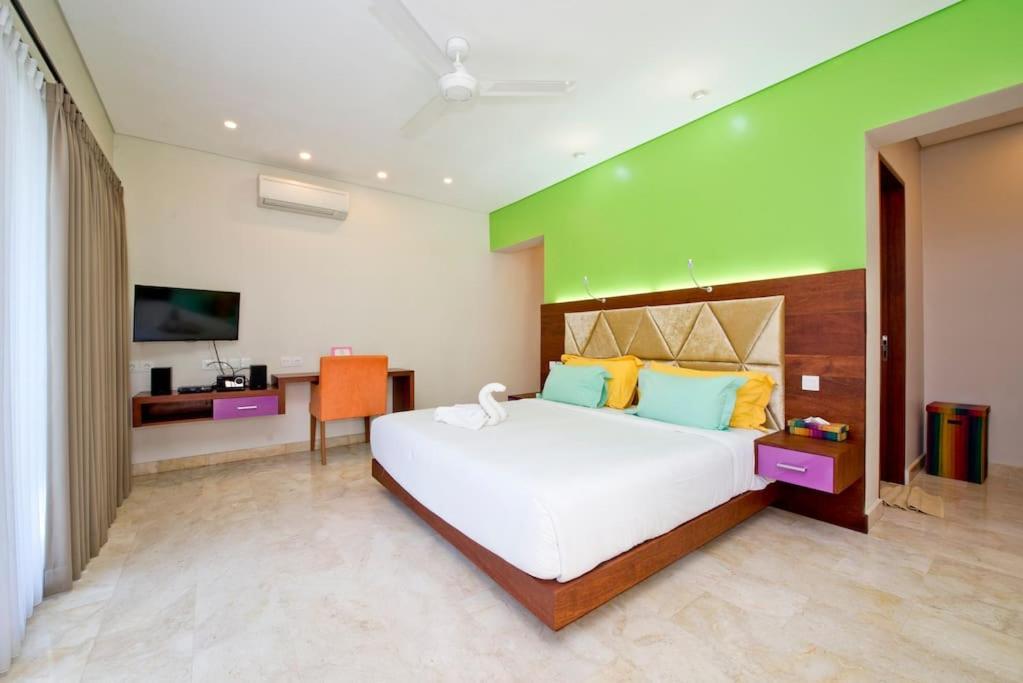 True Colors * Legian (Bali)