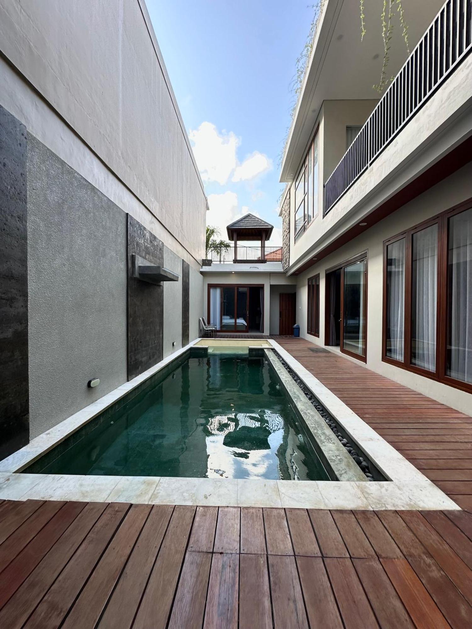 Classy New 5 Bedroom In Kuta *