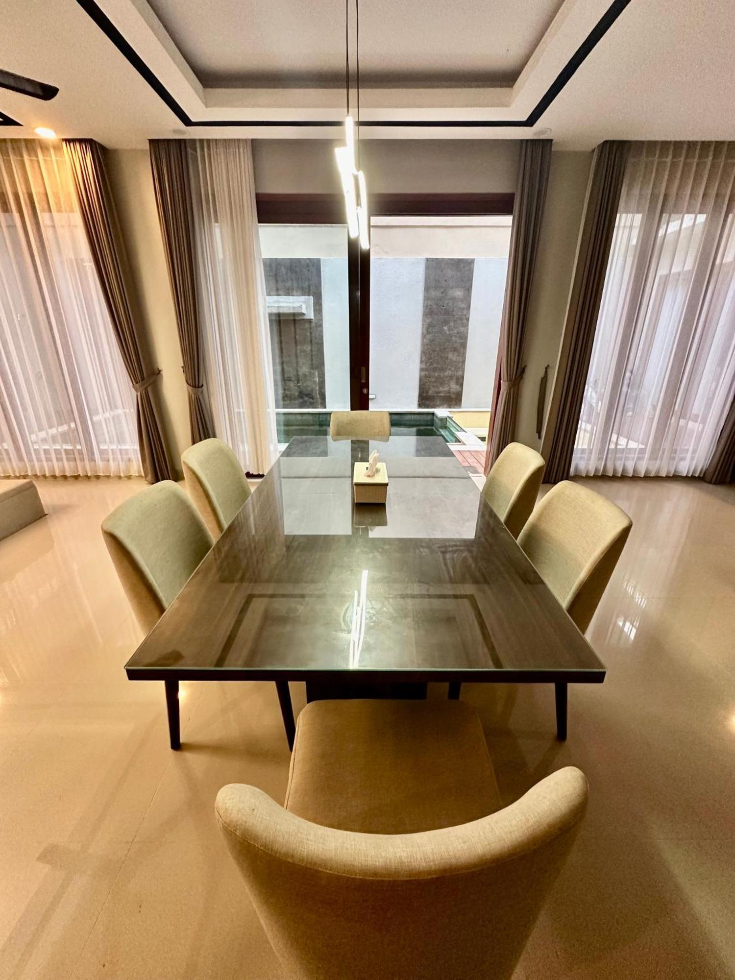 Classy New 5 Bedroom In Kuta *