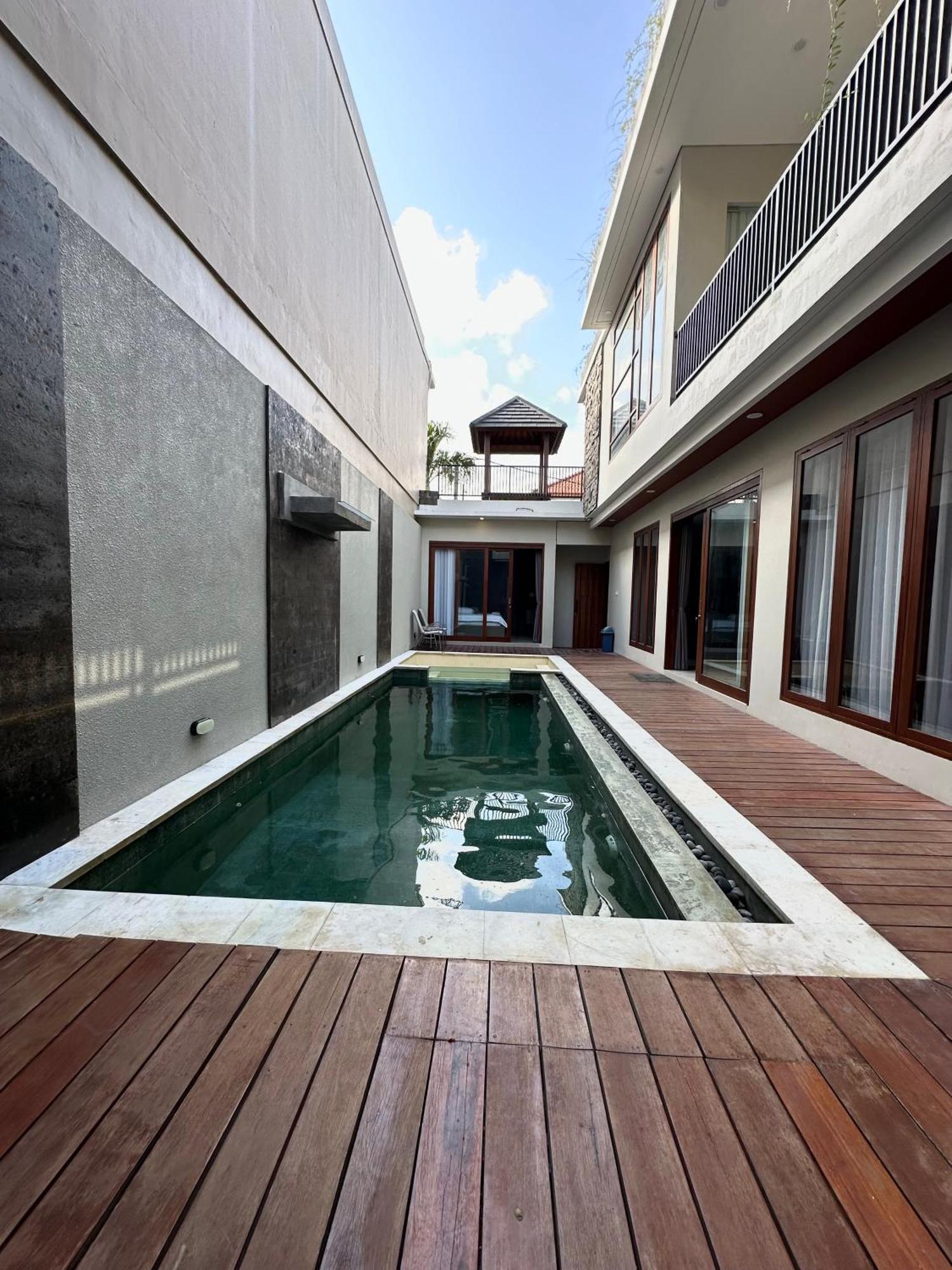 Villa Classy New 5 Bedroom In Kuta *