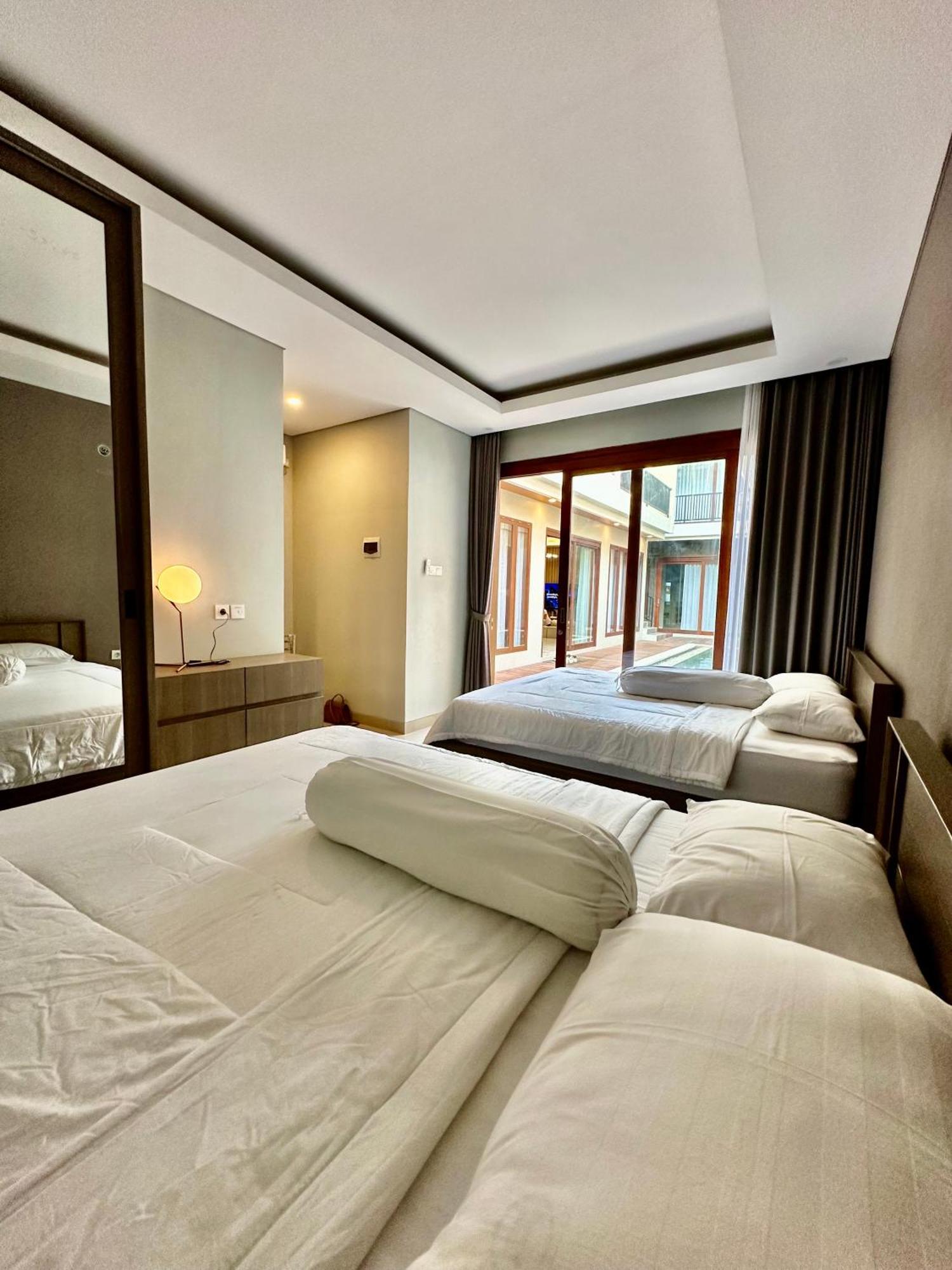 Villa Classy New 5 Bedroom In Kuta *