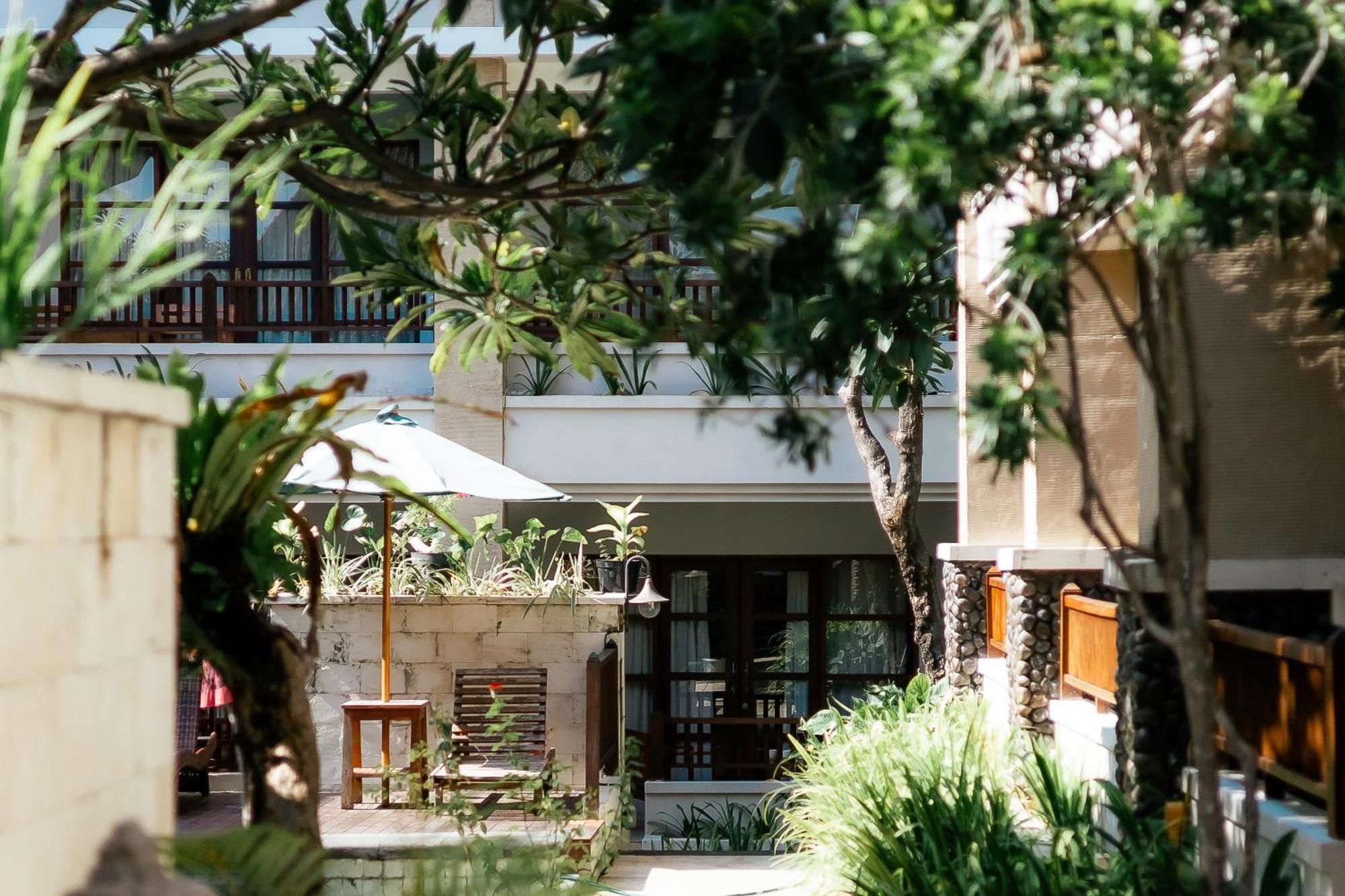 Fourteen Roses Hotel