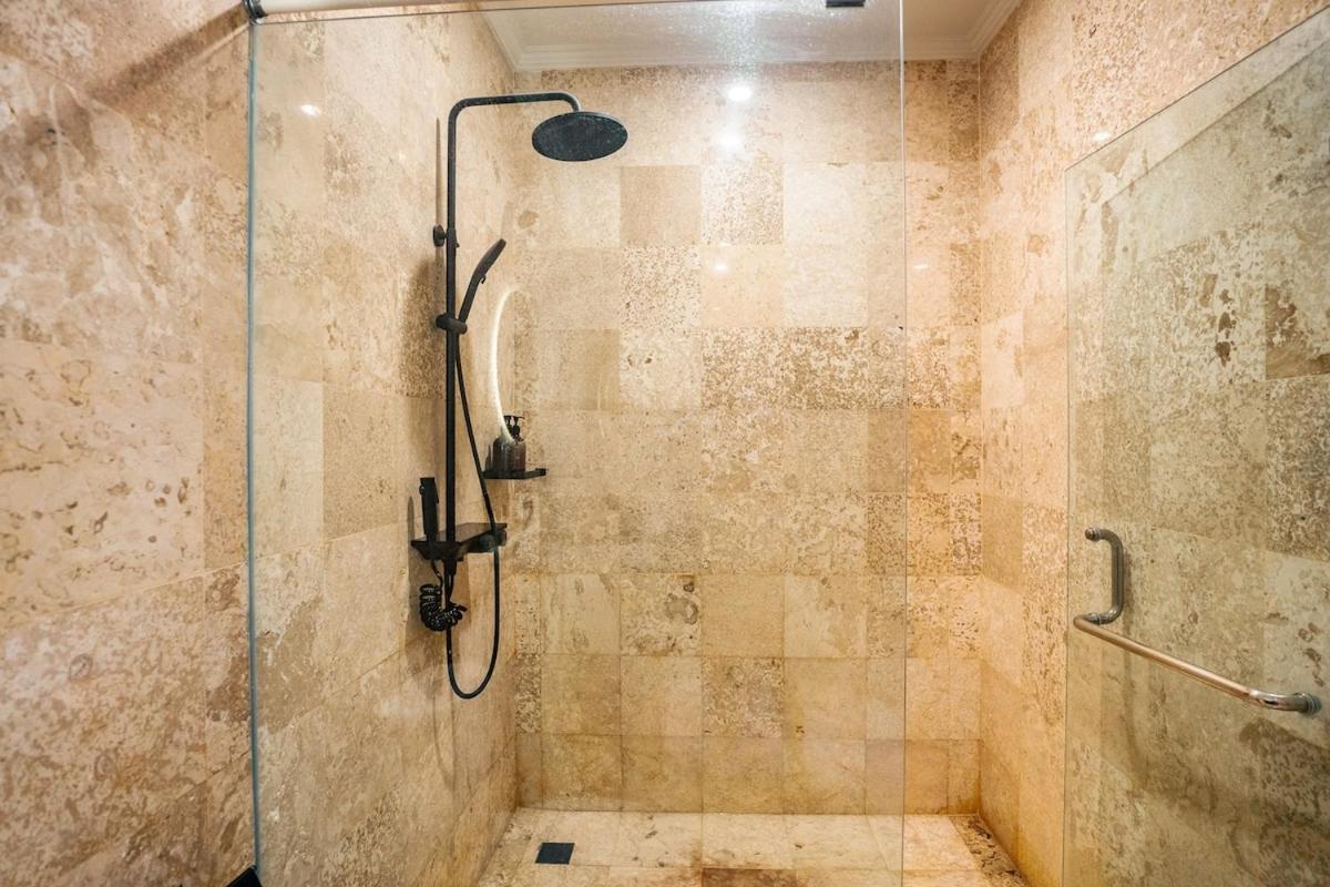 Cozy 3br 5min Walk To Shops,