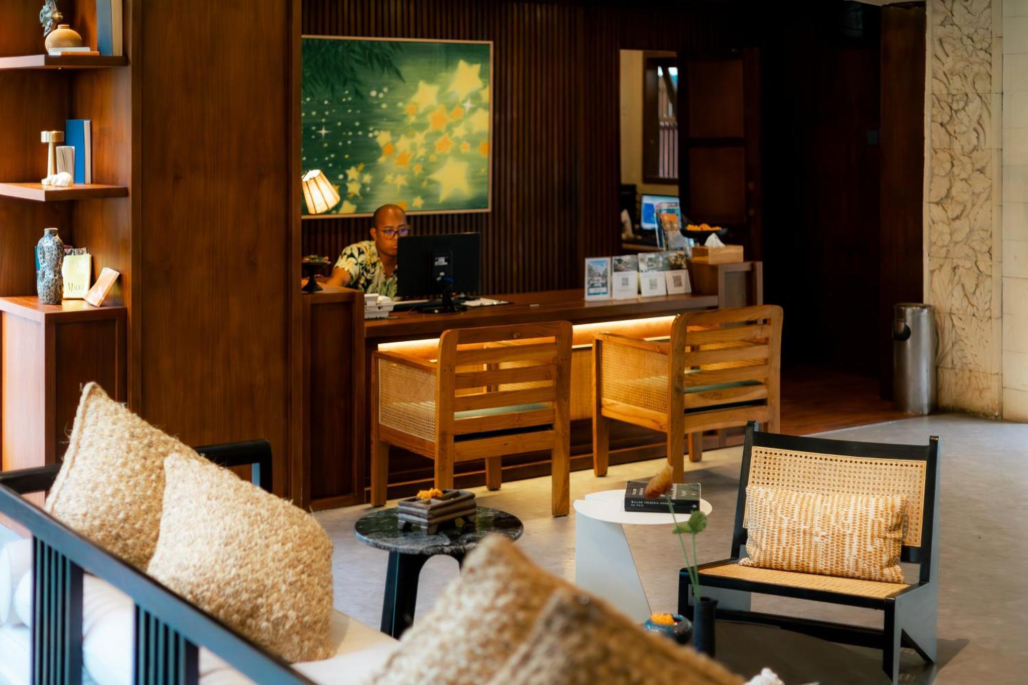 Fourteen Roses Hotel Legian (Bali)