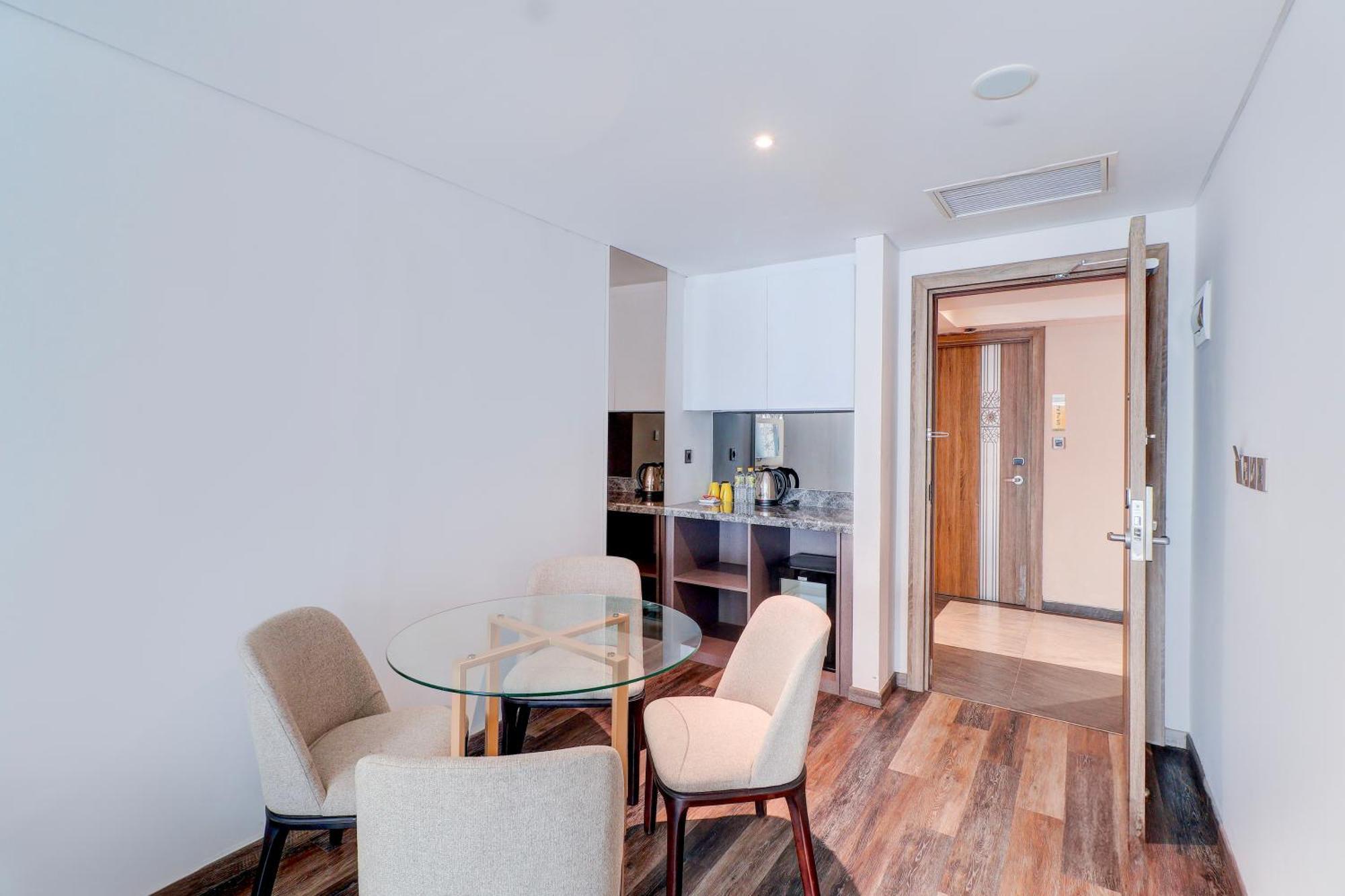 Checkmyguestt Arshika Sunset Road Hotel 4*