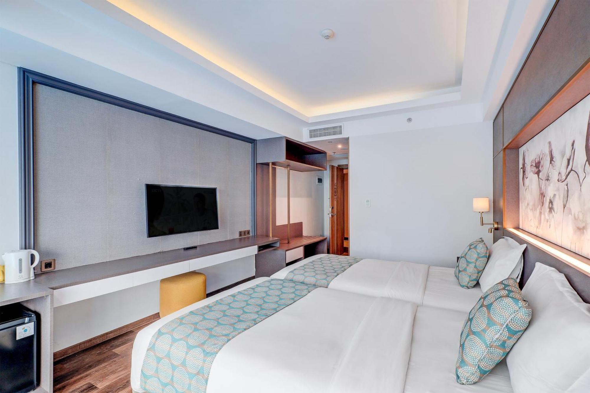 Checkmyguestt Arshika Sunset Road Hotel 4*