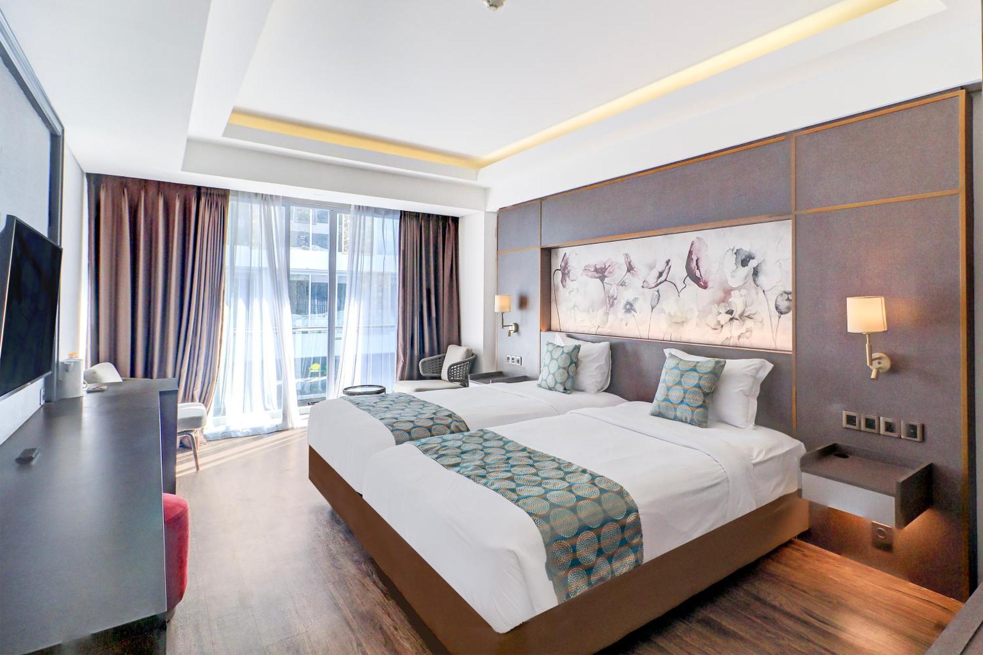 Checkmyguestt Arshika Sunset Road Hotel 4*