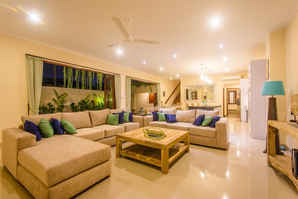 Villa Tepi Sungai Legian (Bali)