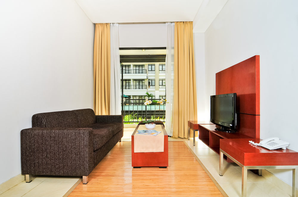 Hotel Grand Kuta And 4*