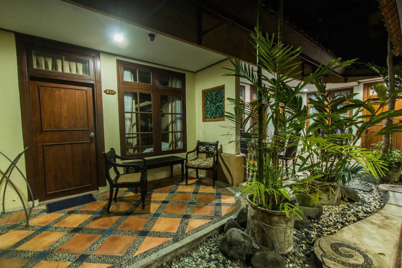 Sri Ratu Guest house 2*