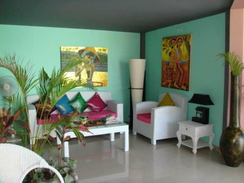 Marinos Place
