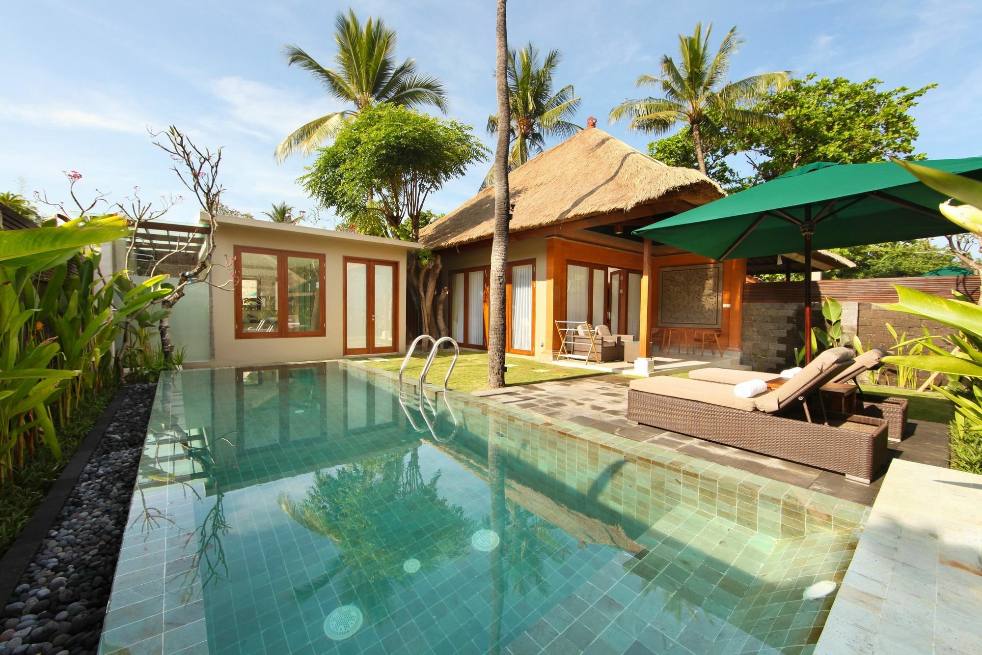 Hotel Legian Beach Villas 3*