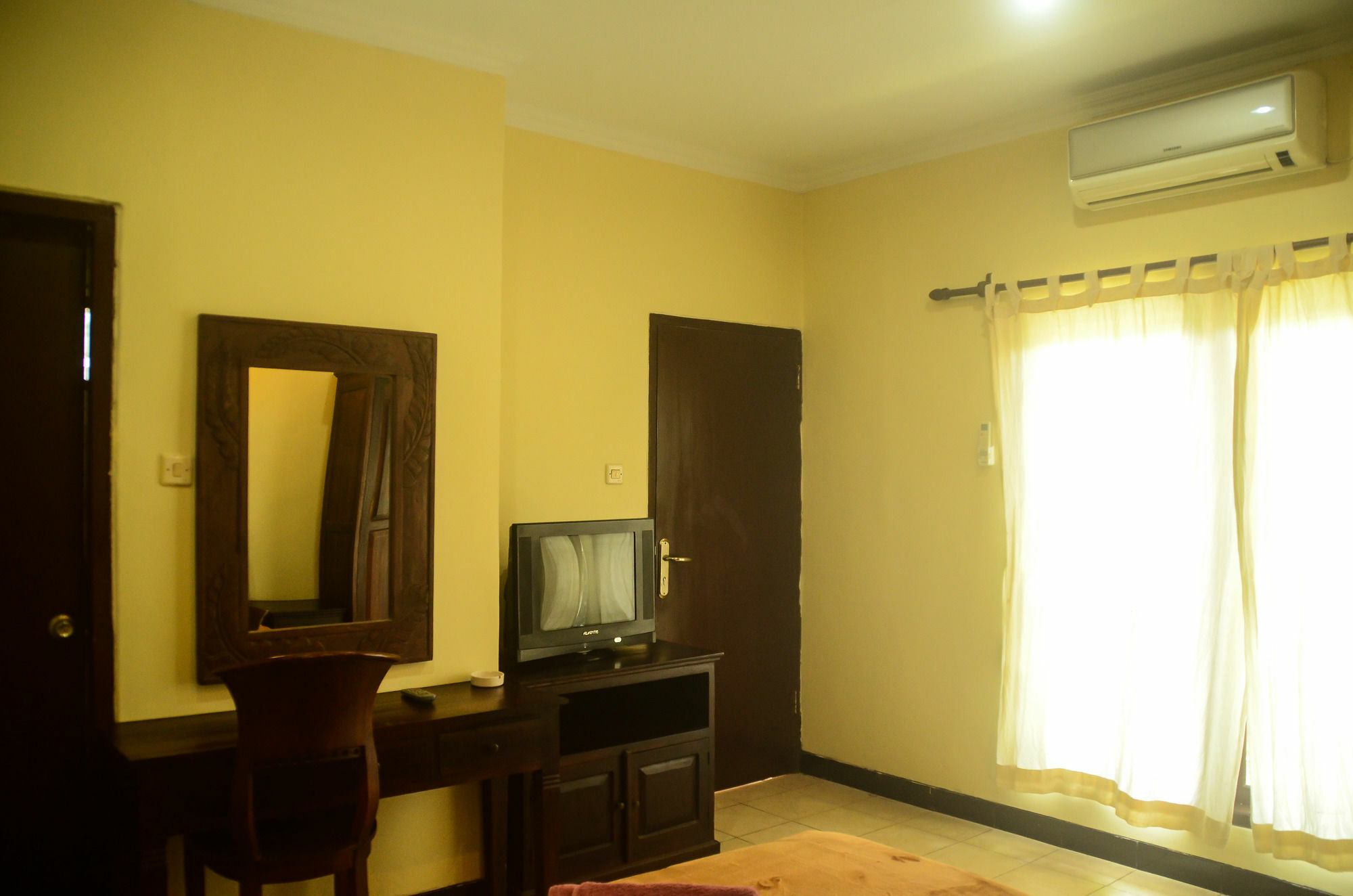 Super Oyo 1654 Maha Bharata Kuta Hotel