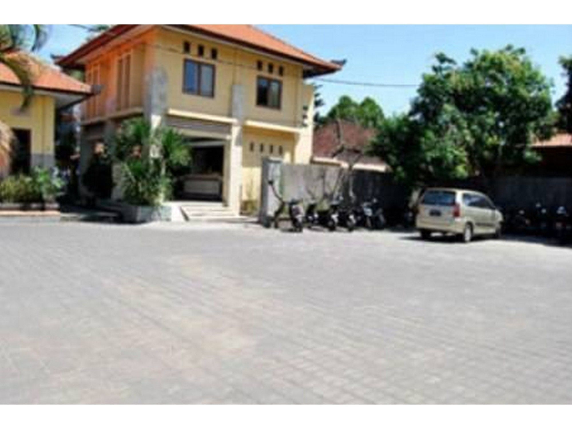 Nida Sahadewa Hotel 2*