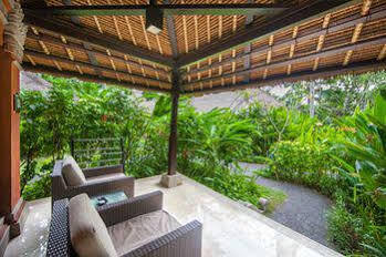 Legian Beach Hotel 4*